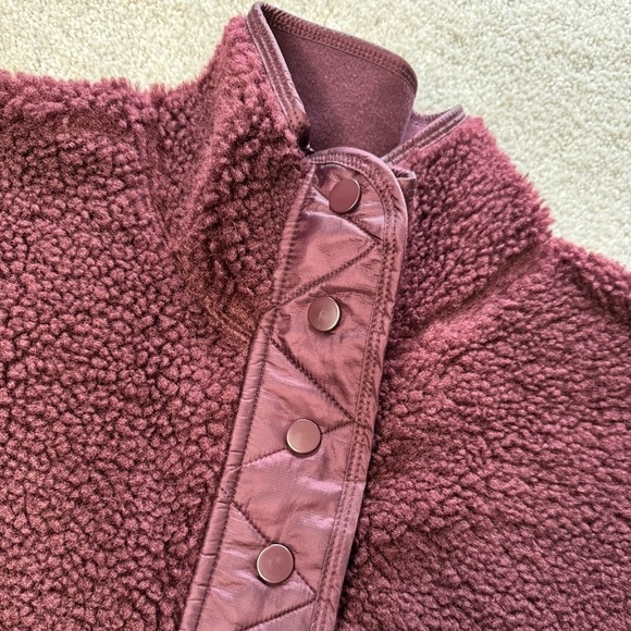NWOT Athleta Warm Cozy Sherpa Quarter Snap Sweatshirt Pullover Maroon w/ Quilt - Picture 5 of 14